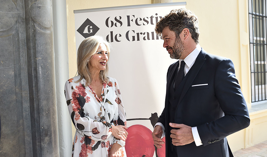 La consejera de Cultura, Patricia del Pozo, con el director de orquesta y Medalla de Andalucía 2019, Pablo Heras-Casado, en la inauguración del Festival de Danza de Granada